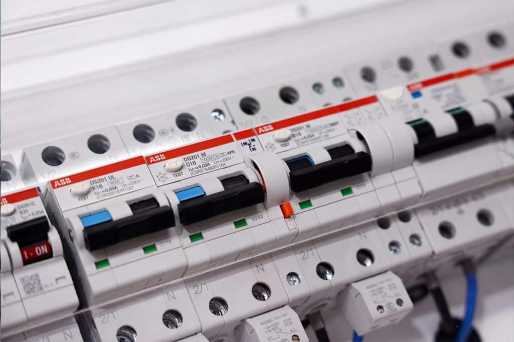 مقایسه کلید مینیاتوری ABB با برندهای موجود در بازار ایران